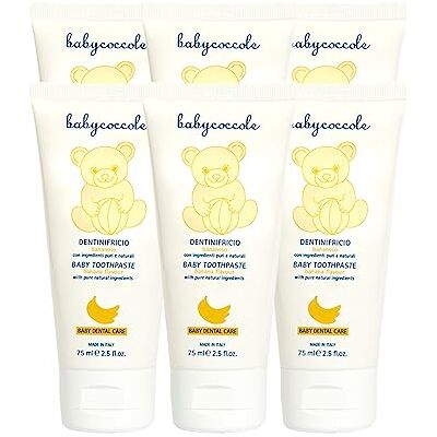 BABY COCCOLE Babyprzytule ZESTAW 6 CZĘŚCI DENTYFRICIO BANANOSO. Pasta do zębów dla dzieci 0-6 lat do naturalnego aromatu Banana. Wzmacnia zęby, zapobiega próchnicy. Odpowiednie spożycie fluoru, wapnia i witamin 6x75ml BABY COCCOLE Babyprzytule ZESTAW 6 CZĘŚCI DENTYFRICIO BANANOSO. Pasta do zębów dla dzieci 0-6 lat do naturalnego aromatu Banana. Wzmacnia zęby, zapobiega próchnicy. Odpowiednie spożycie fluoru, wapnia i witamin 6x75ml