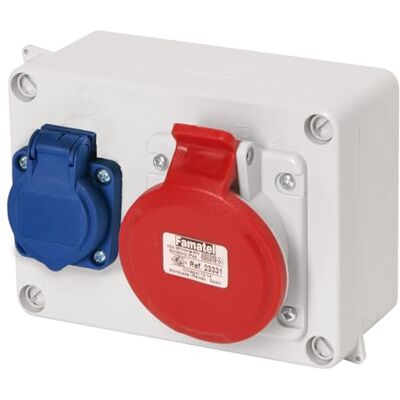 Famatel 3067 – 1 gniazdko 2P + TTL-Box + 1 3P + T Famatel 3067 – 1 gniazdko 2P + TTL-Box + 1 3P + T