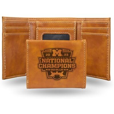 LETRI2200NC24BR Rico Industries NCAA Michigan Wolverines 2024 CFP National Champions laserowy grawerowany potrójny portfel Akcesoria męskie LETRI2200NC24BR Rico Industries NCAA Michigan Wolverines 2024 CFP National Champions laserowy grawerowany potrójny portfel Akcesoria męskie