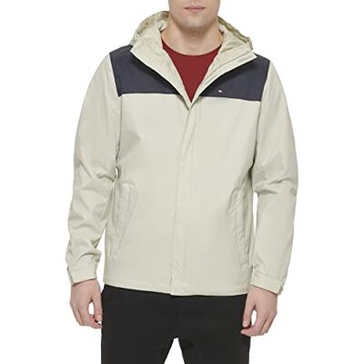156AP010 Tommy Hilfiger Męska kurtka przeciwdeszczowa, lekka, oddychająca, wodoodporna, z kapturem, Ice/Navy Colorblock, XL 156AP010 Tommy Hilfiger Męska kurtka przeciwdeszczowa, lekka, oddychająca, wodoodporna, z kapturem, Ice/Navy Colorblock, XL