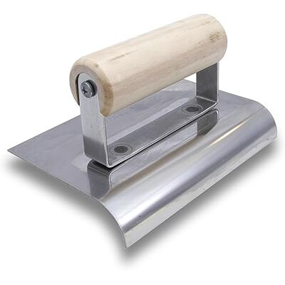 Marshalltown Kielnia krawędziowa QLT, drewniany uchwyt, R 19 mm, L 22 mm, stal nierdzewna, wymiary: 152x102 mm Marshalltown Kielnia krawędziowa QLT, drewniany uchwyt, R 19 mm, L 22 mm, stal nierdzewna, wymiary: 152x102 mm