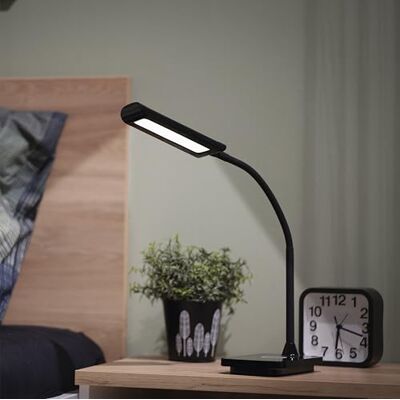 EMOS Lampa stołowa LED KYLE 5,5 W, jasność 300 lm, ładowanie telefonu komórkowego przez USB lub bezprzewodowe, timer, możliwość ściemniania, regulowana barwa światła (3000-4500 K), wysoki CRI (>90), EMOS Lampa stołowa LED KYLE 5,5 W, jasność 300 lm, ładowanie telefonu komórkowego przez USB lub bezprzewodowe, timer, możliwość ściemniania, regulowana barwa światła (3000-4500 K), wysoki CRI (>90),