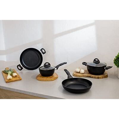 Barazzoni Spa, Dolomitica Extra Black Bateria 7 sztuk składa się z rondla ø20 i ø24cm, zapiekanka 1m ø16cm, patelnia ø20cm i ø24cm, pokrywa ø20 i ø24cm, indukcja, Made in Italy Barazzoni Spa, Dolomitica Extra Black Bateria 7 sztuk składa się z rondla ø20 i ø24cm, zapiekanka 1m ø16cm, patelnia ø20cm i ø24cm, pokrywa ø20 i ø24cm, indukcja, Made in Italy