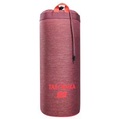 3128.047 Tatonka Thermo Bottle Cover 1,5 l – izolujący pokrowiec ochronny na butelki o pojemności 1,5 l – bordowy czerwony 3128.047 Tatonka Thermo Bottle Cover 1,5 l – izolujący pokrowiec ochronny na butelki o pojemności 1,5 l – bordowy czerwony