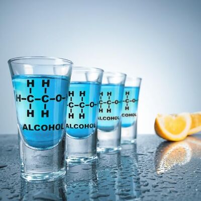 MAD Zabawne kieliszki ze wzorem chemicznym alkoholu w zestawie 4 sztuk MAD Zabawne kieliszki ze wzorem chemicznym alkoholu w zestawie 4 sztuk