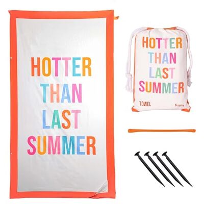 FISURA – Duży ręcznik plażowy "hotter than last summer”. Lekki ręcznik z mikrofibry, szybkoschnący, odporny na piasek. Idealny na basen, plażę, kemping czy piknik. Wymiary: 180 x 100 cm. FISURA – Duży ręcznik plażowy "hotter than last summer”. Lekki ręcznik z mikrofibry, szybkoschnący, odporny na piasek. Idealny na basen, plażę, kemping czy piknik. Wymiary: 180 x 100 cm.