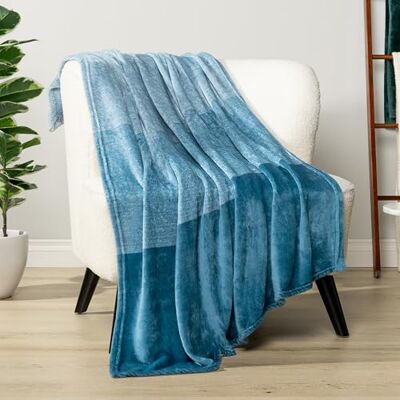 PAVILIA Niebieski koc polarowy ombre, narzuta na kanapę, miękki koc flanelowy na sofę, łóżko, pluszowy, lekki, turkusowy, jasnoniebieski, gradientowy, przytulny, dekoracyjny koc z mikrofibry, prezent, PAVILIA Niebieski koc polarowy ombre, narzuta na kanapę, miękki koc flanelowy na sofę, łóżko, pluszowy, lekki, turkusowy, jasnoniebieski, gradientowy, przytulny, dekoracyjny koc z mikrofibry, prezent,