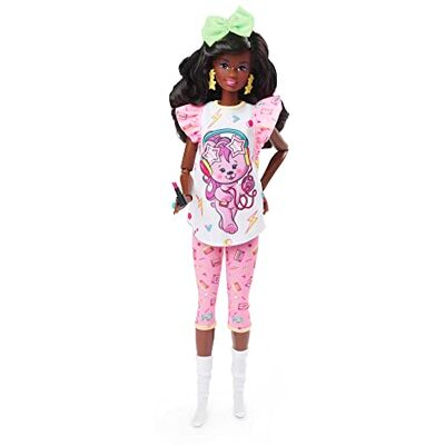 Barbie Rewind Piżama party Lalka i akcesoria w stylu lat 80. Lalka z czarnymi włosami w ubranku i z akcesoriami, do zabawy i kolekcjonowania, HJX19 Barbie Rewind Piżama party Lalka i akcesoria w stylu lat 80. Lalka z czarnymi włosami w ubranku i z akcesoriami, do zabawy i kolekcjonowania, HJX19