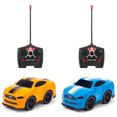 Dickie Toys – RC Ford Mustang 1:36 (13 cm), zdalnie sterowany samochód dla dzieci od 6 lat, 2-kanałowe sterowanie radiowe, do przodu i do tyłu, w lewo i w prawo, gumowe opony, do 8 km/h, losowy wybór Dickie Toys – RC Ford Mustang 1:36 (13 cm), zdalnie sterowany samochód dla dzieci od 6 lat, 2-kanałowe sterowanie radiowe, do przodu i do tyłu, w lewo i w prawo, gumowe opony, do 8 km/h, losowy wybór