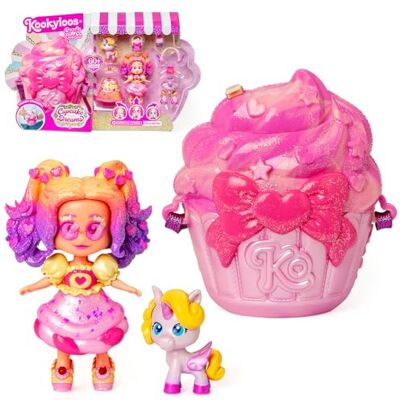 KOOKYLOOS CANDY LAND CUPCAKE DREAMS – 3 w 1 słodka stylowa lalka,zawartość:1 laleczka,3 stroje,2 pary bucików, mały jednorożec,przekąska, akcesoria Mix&Match i różowa torebka babeczka. KOOKYLOOS CANDY LAND CUPCAKE DREAMS – 3 w 1 słodka stylowa lalka,zawartość:1 laleczka,3 stroje,2 pary bucików, mały jednorożec,przekąska, akcesoria Mix&Match i różowa torebka babeczka.