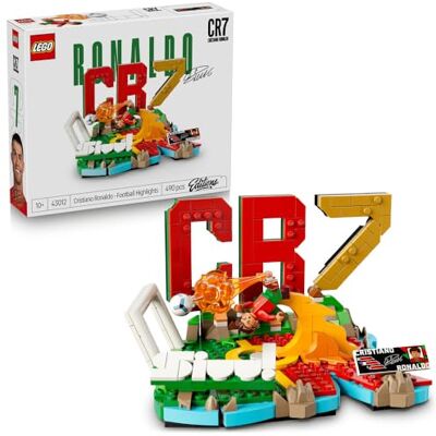 Lego Editions Cristiano Ronaldo — piłkarskie momenty 43012 Sportowa dekoracja, zestaw klocków dla dzieci, prezent dla fana piłki nożnej, dla chłopców i dziewczynek 10+, 490 elementów Lego Editions Cristiano Ronaldo — piłkarskie momenty 43012 Sportowa dekoracja, zestaw klocków dla dzieci, prezent dla fana piłki nożnej, dla chłopców i dziewczynek 10+, 490 elementów