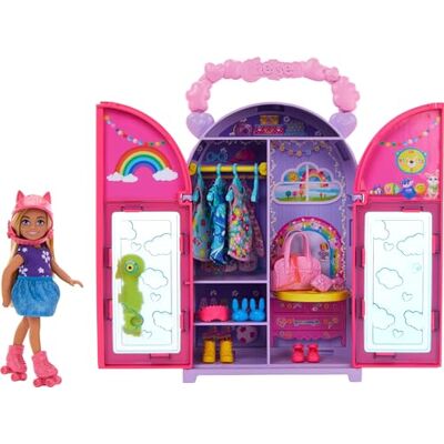 Barbie Szafa Chelsea Zestaw z szafą, lalką, ubrankami i akcesoriami, 15 elementów, składa się, ułatwiając przechowywanie i przenoszenie, HXN03 Barbie Szafa Chelsea Zestaw z szafą, lalką, ubrankami i akcesoriami, 15 elementów, składa się, ułatwiając przechowywanie i przenoszenie, HXN03