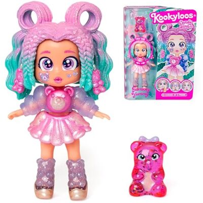 KOOKYLOOS Candy Land Series GUMMY YUMMY – laleczka do kolekcjonowania z serii Candy Land, zawartość: 1 lalka, zestaw ubrań i butów,akcesorium oraz zwierzątko,1 lalka ma 3 różne buzie! KOOKYLOOS Candy Land Series GUMMY YUMMY – laleczka do kolekcjonowania z serii Candy Land, zawartość: 1 lalka, zestaw ubrań i butów,akcesorium oraz zwierzątko,1 lalka ma 3 różne buzie!
