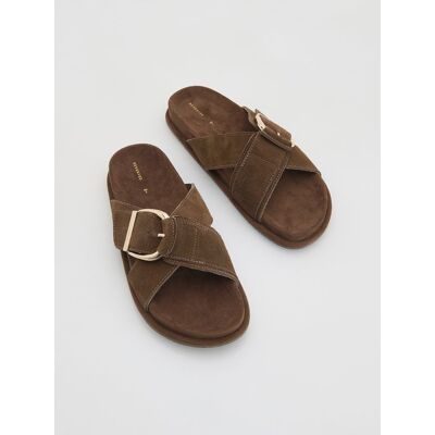 Reserved - Zamszowe klapki z klamrami - ciemnobrązowy - female - Size: 35,36,37,38,39,40,41,42 Reserved - Zamszowe klapki z klamrami - ciemnobrązowy - female - Size: 35,36,37,38,39,40,41,42