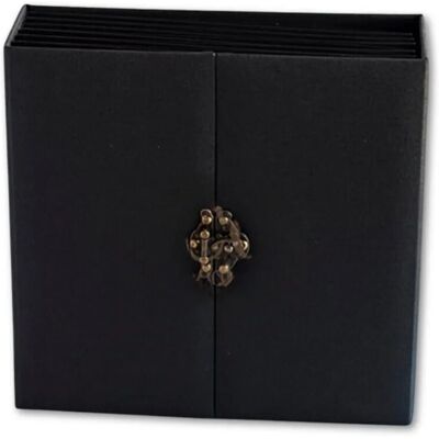 ECO Album Bazyl Czarny z zapięciem 20x20cm ECO Album Bazyl Czarny z zapięciem 20x20cm