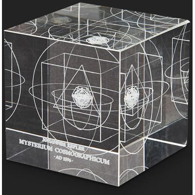 Inny producent Masywny Przycisk Do Papieru Mysterium Cosmographicum W Ozdobnym Pudełku Inny producent Masywny Przycisk Do Papieru Mysterium Cosmographicum W Ozdobnym Pudełku