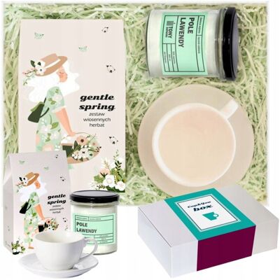 Cup&You Wiosenny Box GENTLE SPRING - zestaw wiosennych herbat z zaparzaczem, biała filiżanka ze spodkiem, świeca sojowa POLE LAWENDY - na prezent upominek Cup&You Wiosenny Box GENTLE SPRING - zestaw wiosennych herbat z zaparzaczem, biała filiżanka ze spodkiem, świeca sojowa POLE LAWENDY - na prezent upominek