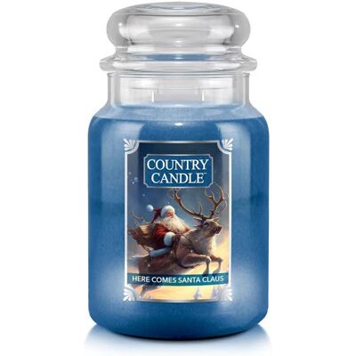 Here Comes Santa Claus - Country Candle - Duża Świeca Zapachowa Z Dwoma Knotami (737G) Here Comes Santa Claus - Country Candle - Duża Świeca Zapachowa Z Dwoma Knotami (737G)