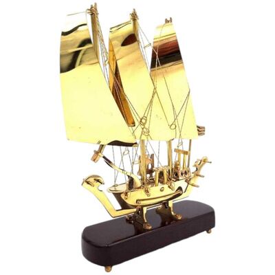 GiftDeco Okręt mosiężny na podstawie drewnianej - 30cm GiftDeco Okręt mosiężny na podstawie drewnianej - 30cm