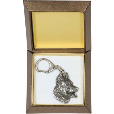 Owczarek francuski Beauceron - posrebrzany brelok do kluczy z psem w pudełku prezentowym, ozdoba torebki, zawieszka do plecaka marki Art-Dog Owczarek francuski Beauceron - posrebrzany brelok do kluczy z psem w pudełku prezentowym, ozdoba torebki, zawieszka do plecaka marki Art-Dog