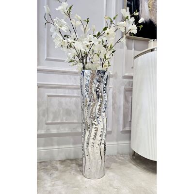 Inny producent WAZON, srebrny, metalowy, nieregularny kształt, ponadczasowy design Inny producent WAZON, srebrny, metalowy, nieregularny kształt, ponadczasowy design