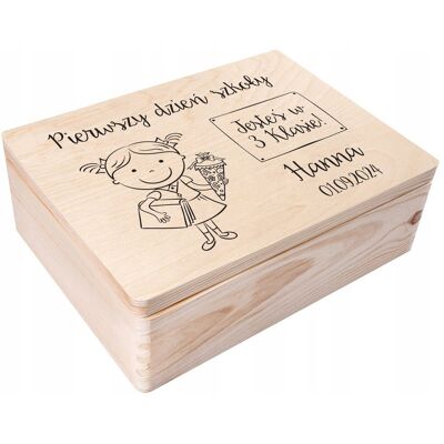 Creative Drewniane pudełko na pamiątki szkolne dla dziecka z imieniem prezent 40x30 Creative Drewniane pudełko na pamiątki szkolne dla dziecka z imieniem prezent 40x30