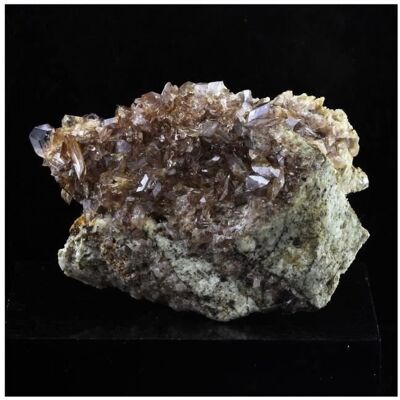 A Bijoux Kamienie i minerały. Zapalenie osi. 157,5 centów. La Balme d'Auris, Bourg d'Oisans, Isère, Francja.. A Bijoux Kamienie i minerały. Zapalenie osi. 157,5 centów. La Balme d'Auris, Bourg d'Oisans, Isère, Francja..