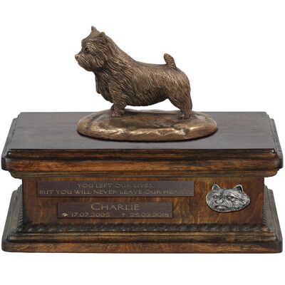 Norwich Terrier - skrzynia na psie pamiątki, personalizowana skrzynia ze statuetką, drewniana skrzynia z psem marki Art-Dog Norwich Terrier - skrzynia na psie pamiątki, personalizowana skrzynia ze statuetką, drewniana skrzynia z psem marki Art-Dog