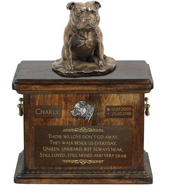 Staffordshire Bull Terrier, Staffik, Staffi IV - skrzynia pamiątkowa psa, skrzynia ze statuetką, personalizowana skrzynia na psie pamiątki marki Art.. Staffordshire Bull Terrier, Staffik, Staffi IV - skrzynia pamiątkowa psa, skrzynia ze statuetką, personalizowana skrzynia na psie pamiątki marki Art..