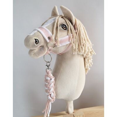 Super Zestaw do Hobby Horse: kantar A3 z białym futerkiem + uwiąz ze sznurka - biało-pudrowy róż Super Zestaw do Hobby Horse: kantar A3 z białym futerkiem + uwiąz ze sznurka - biało-pudrowy róż
