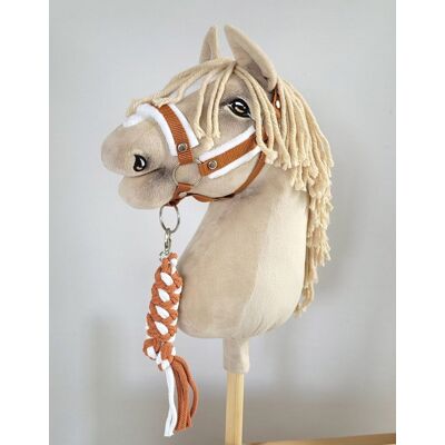 Super Zestaw do Hobby Horse: kantar A3 z białym futerkiem + uwiąz ze sznurka - biało-rudy Super Zestaw do Hobby Horse: kantar A3 z białym futerkiem + uwiąz ze sznurka - biało-rudy