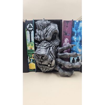Inny producent Wilkołak - Ręcznie Malowana Podpórka Na Książki (Book Nook) Inny producent Wilkołak - Ręcznie Malowana Podpórka Na Książki (Book Nook)