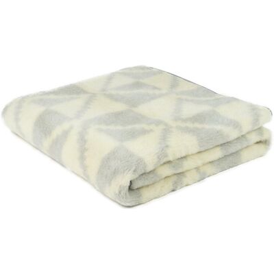 Kampol Kołdra wełniana merynos 200x200 Alpaca Gaba szara kremowa trójkaty Wyroby rehabilitacyjne i rozgrzewające Kampol Kołdra wełniana merynos 200x200 Alpaca Gaba szara kremowa trójkaty Wyroby rehabilitacyjne i rozgrzewające