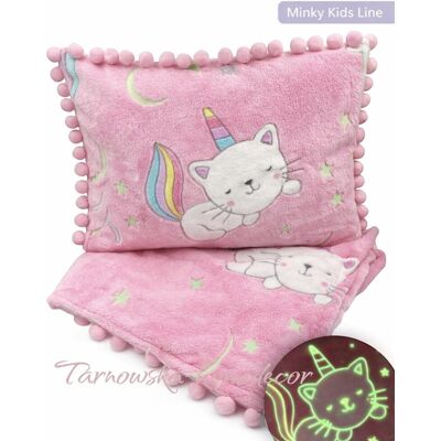 Tarnowska-homedecor Komplet dziecięcy MINKY 150x200 + Poduszka 33x50 tęczowy kotek świecący w ciemności Minky Kids Line Tarnowska-homedecor Komplet dziecięcy MINKY 150x200 + Poduszka 33x50 tęczowy kotek świecący w ciemności Minky Kids Line