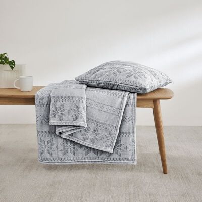 S. Oliver Komplet koc 150x200 cm + poszewka 50x50 cm Norwegian IB3759-800 S. Oliver Komplet koc 150x200 cm + poszewka 50x50 cm Norwegian IB3759-800