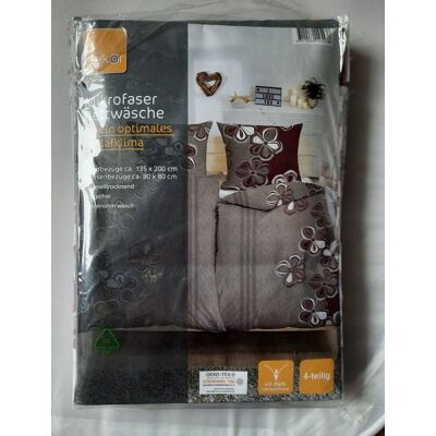 Komplet pościeli Dekor kołdra 135cm x 80 poduszka 80x80cm 4 części kwiaty Komplet pościeli Dekor kołdra 135cm x 80 poduszka 80x80cm 4 części kwiaty