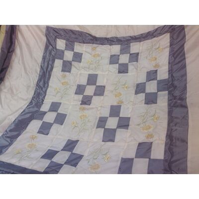 Inny producent Narzuta 220x240 + 2 poszewki 1033 stalowo-kremowa Inny producent Narzuta 220x240 + 2 poszewki 1033 stalowo-kremowa