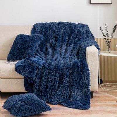 Koc futrzany Włochacz Yeti granatowy 150x200 cm Spod Igły i Nitki Koc futrzany Włochacz Yeti granatowy 150x200 cm Spod Igły i Nitki