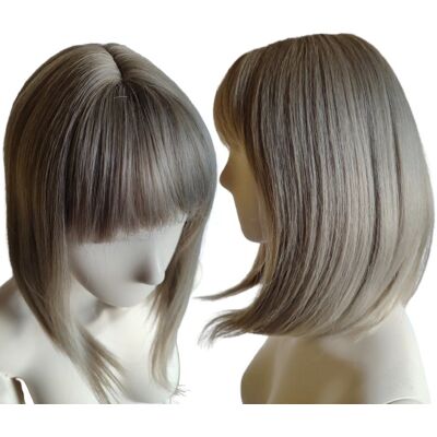 Wonderlandia Peruka naturalny popielaty ciemny blond BOB Z GRZYWKĄ do ramion szara Wonderlandia Peruka naturalny popielaty ciemny blond BOB Z GRZYWKĄ do ramion szara