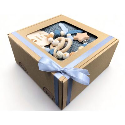 MamyMy Zestaw prezentowy dla noworodka GIFT BOX w szarym kolorze: gryzak/grzechotka, zawieszka do smoczka, kocyk w eko pudełku MamyMy Zestaw prezentowy dla noworodka GIFT BOX w szarym kolorze: gryzak/grzechotka, zawieszka do smoczka, kocyk w eko pudełku