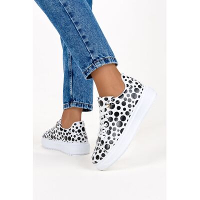 Białe sneakersy na platformie damskie buty sportowe sznurowane w groszki Casu SX81-38 Białe sneakersy na platformie damskie buty sportowe sznurowane w groszki Casu SX81-38