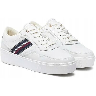 Inny producent TOMMY HILFIGER SPORTOWE BIAŁE PÓŁBUTY Z OZDOBNYM PASKIEM 39 16AA Inny producent TOMMY HILFIGER SPORTOWE BIAŁE PÓŁBUTY Z OZDOBNYM PASKIEM 39 16AA