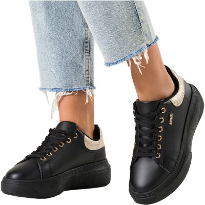 Czarne Sneakersy Damskie Na Platformie Ze Złotą Ozdobą Sznurowanie Carla Tl601-017-38 Czarne Sneakersy Damskie Na Platformie Ze Złotą Ozdobą Sznurowanie Carla Tl601-017-38