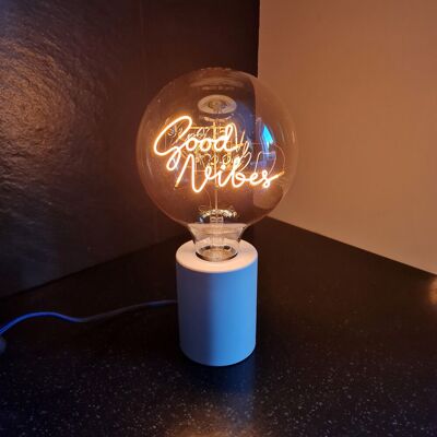 Inny producent Lampka Led Z Napisem Good Vibes Message In The Bulb Biała Inny producent Lampka Led Z Napisem Good Vibes Message In The Bulb Biała