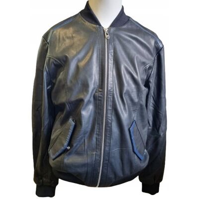Inny producent KURTKA BOMBER MĘSKA Z EKO SKÓRY CZARNA Z NIEBIESKIMI WSTAWKAMI ROZ. 48 / M Inny producent KURTKA BOMBER MĘSKA Z EKO SKÓRY CZARNA Z NIEBIESKIMI WSTAWKAMI ROZ. 48 / M