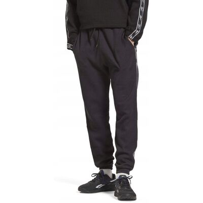 Reebok - SPODNIE DRESOWE MĘSKIE - RL VECTOR TAPE JOGGER IB3001 Reebok - SPODNIE DRESOWE MĘSKIE - RL VECTOR TAPE JOGGER IB3001