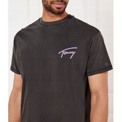 Tommy Hilfiger Tommy Jeans Relaxed Faded Graphic T-Shirt Czarny DM0DM20768 r. XXL Tommy Hilfiger Tommy Jeans Relaxed Faded Graphic T-Shirt Czarny DM0DM20768 r. XXL
