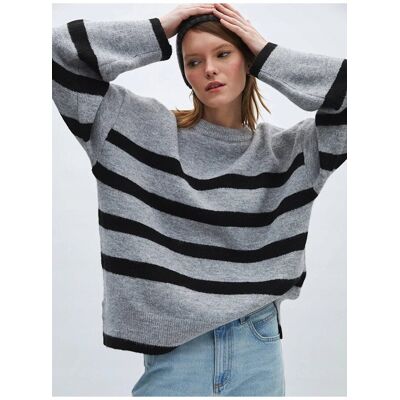 Inny producent LC WAIKIKI SZARY SWETER DAMSKI W CZARNE PASKI XL/2XL 5GA* Inny producent LC WAIKIKI SZARY SWETER DAMSKI W CZARNE PASKI XL/2XL 5GA*