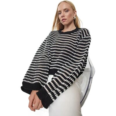 Inny producent TRENDYOL CZARNY AŻUROWY SWETER DAMSKI W PASKI Z DŁUGIM RĘKAWEM M 5EA* Inny producent TRENDYOL CZARNY AŻUROWY SWETER DAMSKI W PASKI Z DŁUGIM RĘKAWEM M 5EA*