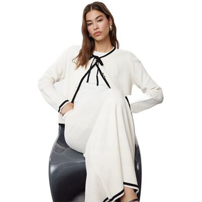 Inny producent TRENDYOL KOMPLET DAMSKI SWETER I SPÓDNICA ECRU Z CZARNYM OBSZYCIEM S 5EA* Inny producent TRENDYOL KOMPLET DAMSKI SWETER I SPÓDNICA ECRU Z CZARNYM OBSZYCIEM S 5EA*